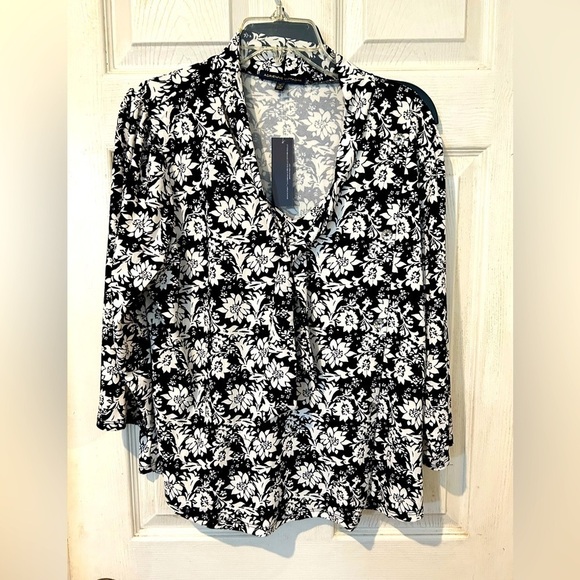 NWOT Adrienne Vittadini Black/White Floral Design With Front Tie - Picture 1 of 7